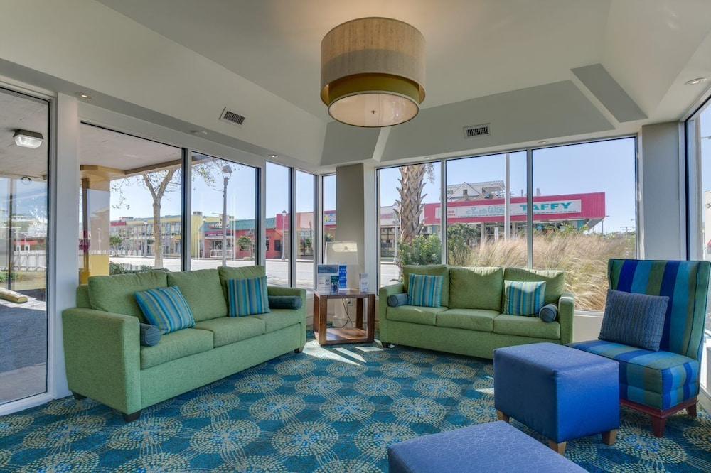 Comfort Suites Beachfront Virginia Beach Exterior photo
