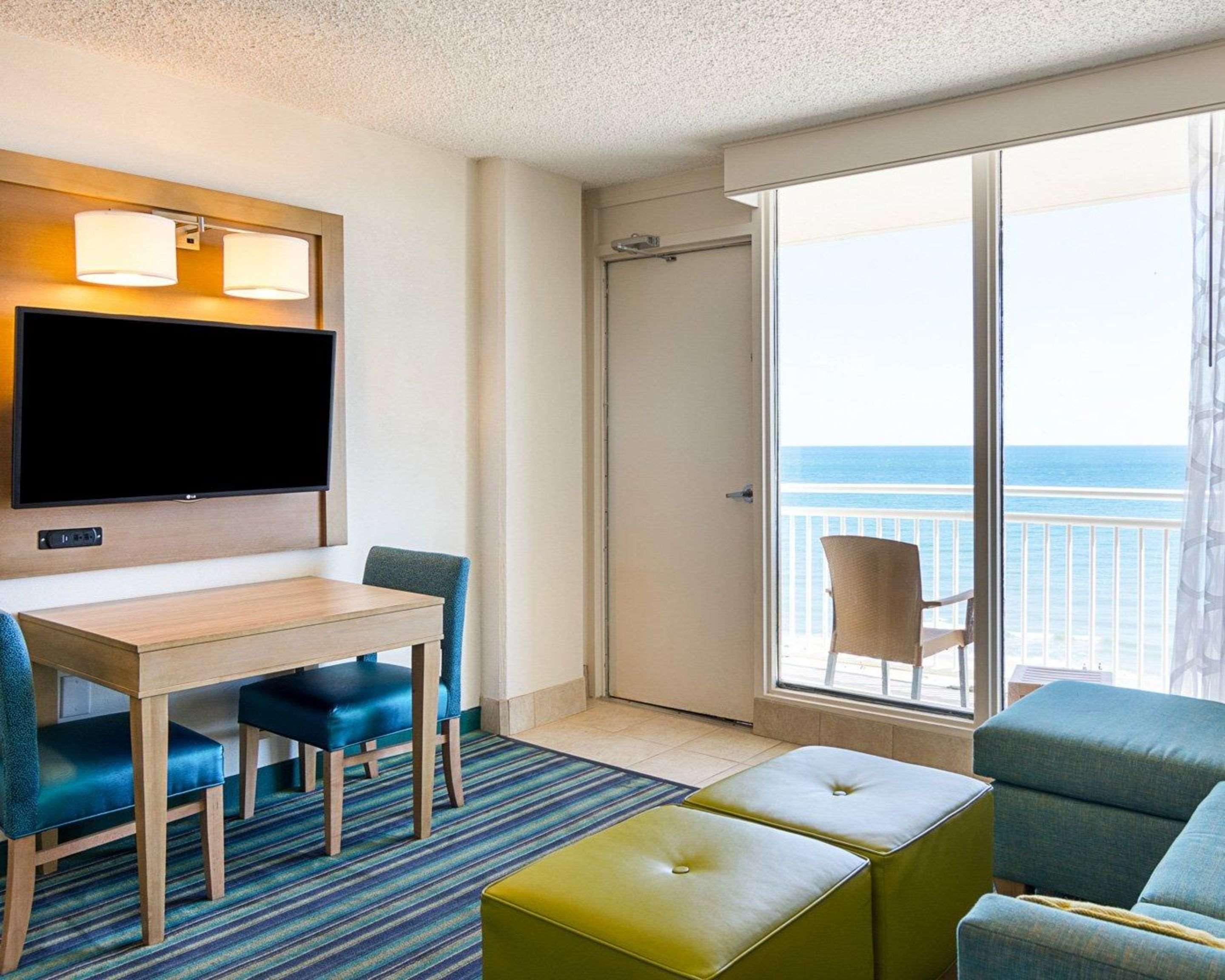 Comfort Suites Beachfront Virginia Beach Exterior photo