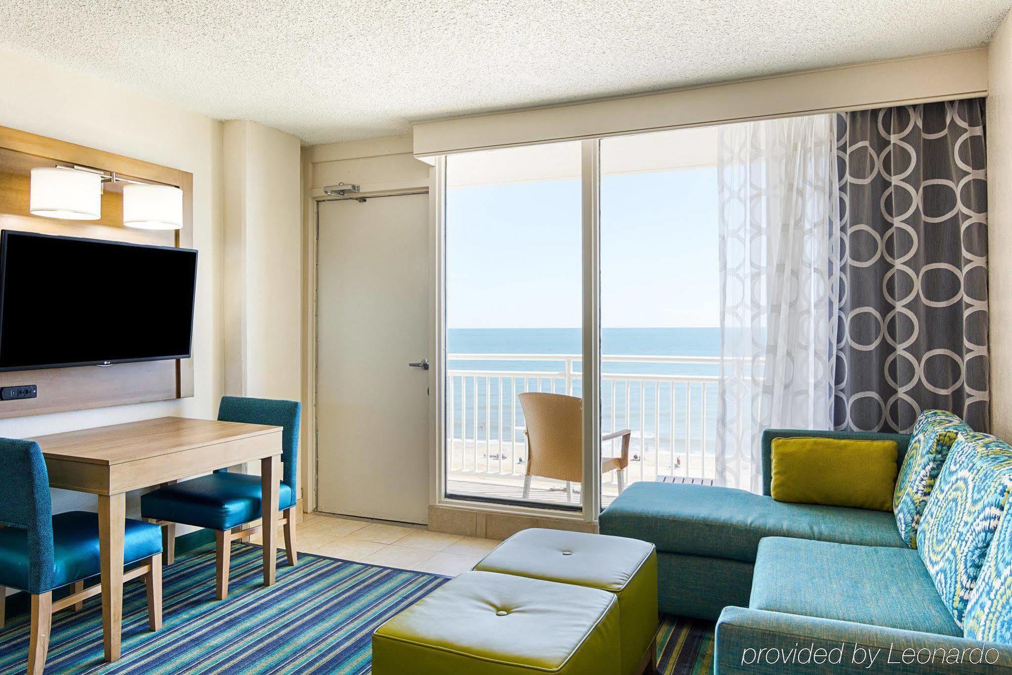 Comfort Suites Beachfront Virginia Beach Exterior photo