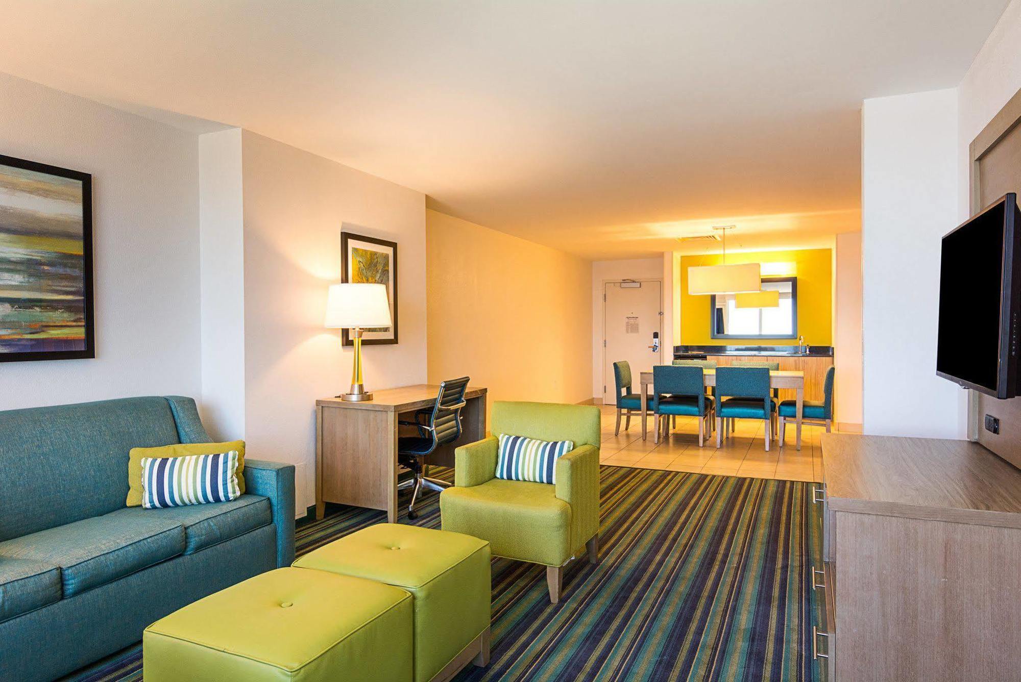 Comfort Suites Beachfront Virginia Beach Exterior photo