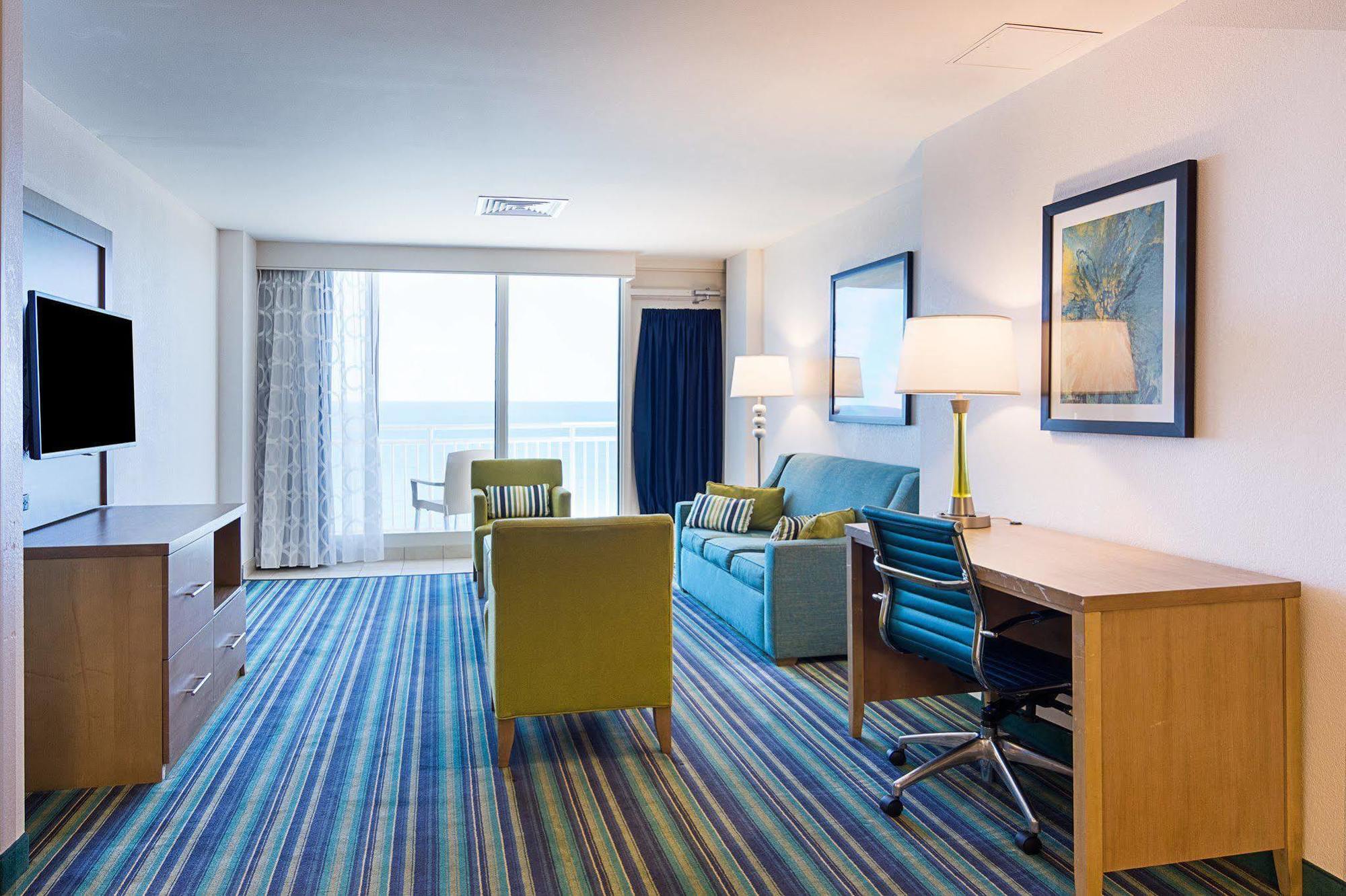 Comfort Suites Beachfront Virginia Beach Exterior photo